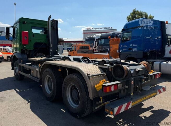 شاحنة قلّابة بذراع تحميل متحرك MERCEDES-BENZ 2833 Arocs 6x4 Abrollkipper AHK Klima Kamera
