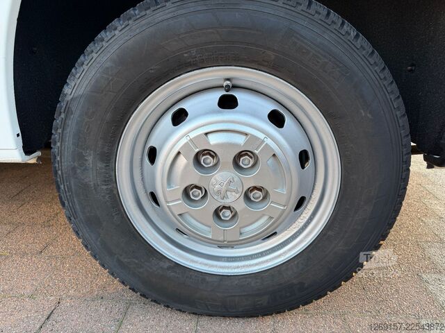 Minibus PEUGEOT Boxer Kombi 333 L2H2 Active Blue-HDi 130 9-Sitze