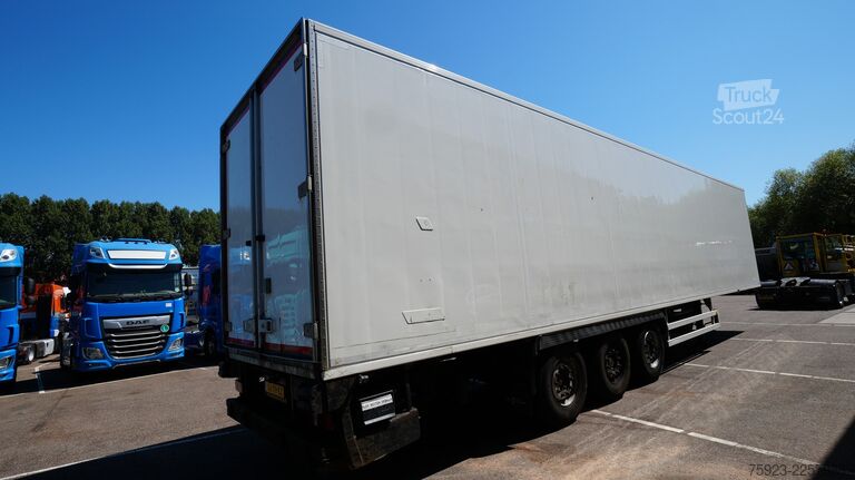 Kyld/fryst transport Chereau 3 Axle frigo trailer Carrier Vector 1800