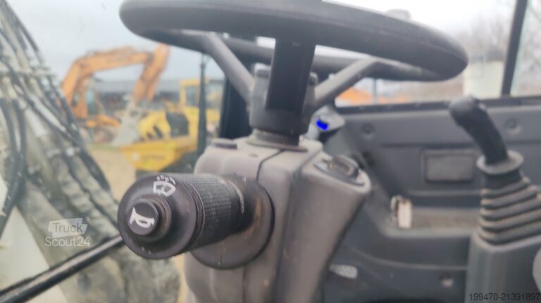 мобільний екскаватор Hyundai R55W-9A with 3 excavator buckets