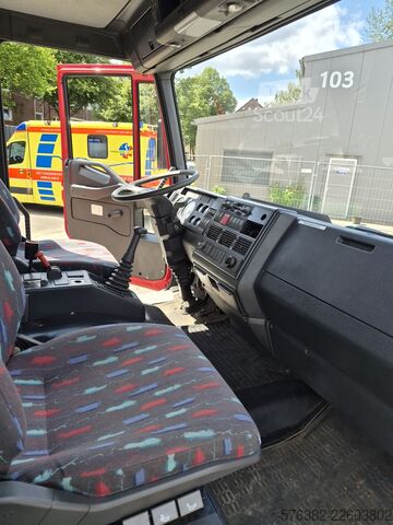 Palokuntajärjestelmän sammutusajoneuvo Iveco Magirus Feuerwehr FF75 E  LF 8-6