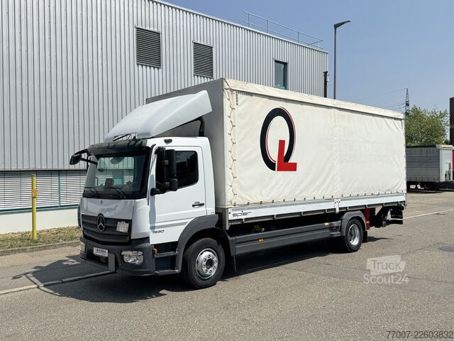 Lastbil med flak, kapell och bakgavellyft Mercedes-Benz Atego 1530L Schiebeplane 7,2m LBW Klima
