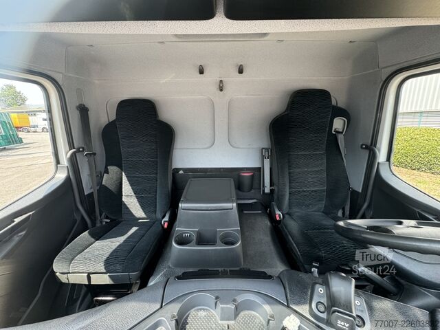 Lastbil med flak, kapell och bakgavellyft Mercedes-Benz Atego 1530L Schiebeplane 7,2m LBW Klima