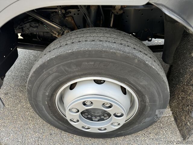 Ciężarówka z platformą, plandeką i windą załadunkową Mercedes-Benz Atego 1530L Schiebeplane 7,2m LBW Klima