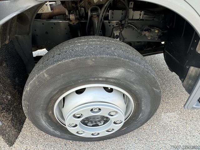 Ciężarówka z platformą, plandeką i windą załadunkową Mercedes-Benz Atego 1530L Schiebeplane 7,2m LBW Klima