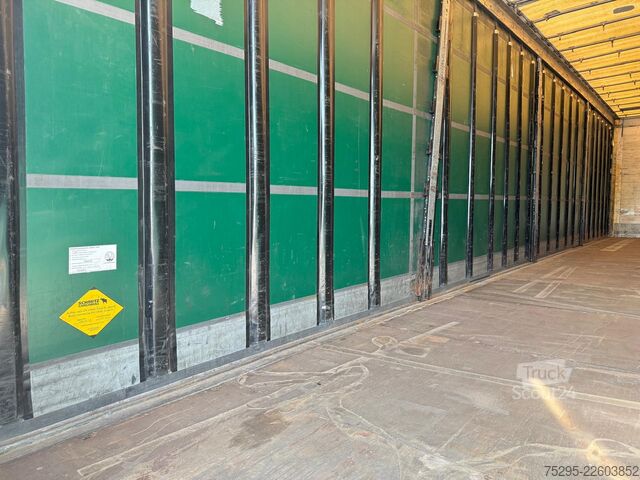 Véhicule utilitaire Schmitz Cargobull 3 Achs Mega Power Curtain TOP Reifen TÜV 09 26