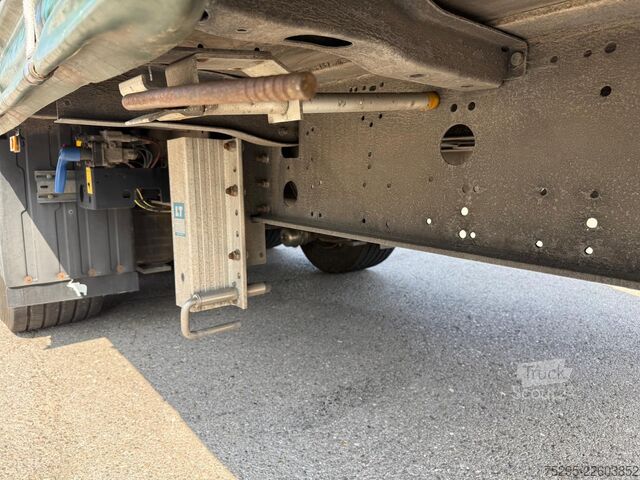 Véhicule utilitaire Schmitz Cargobull 3 Achs Mega Power Curtain TOP Reifen TÜV 09 26