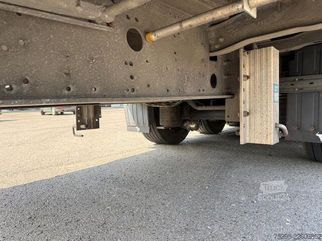 Véhicule utilitaire Schmitz Cargobull 3 Achs Mega Power Curtain TOP Reifen TÜV 09 26