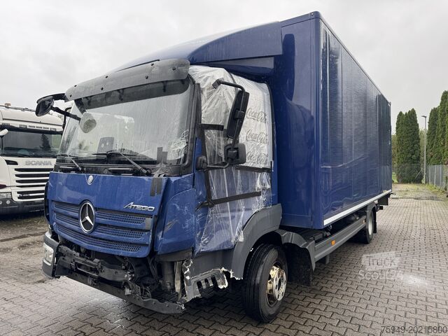 Atego 818 L || Accident || Fourgon avec hayon élévateur Mercedes-Benz Atego 818 L || Unfall || Koffer m. LBW
