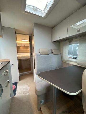 Félintegrált lakóautó BÜRSTNER Lineo T 700 - Queensbett