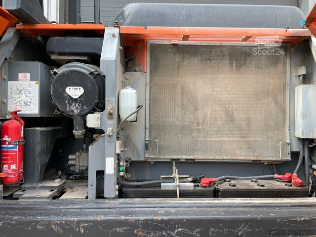 гусеничний екскаватор Hitachi ZX210LC-6