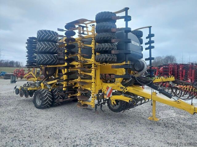 Såmaskine  Bednar Omega OO6000 FL mit Alfa-Drill