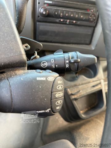 Box truck RENAULT MIDLUM KOFFERAUFBAU+LBW*2013*EURO5*