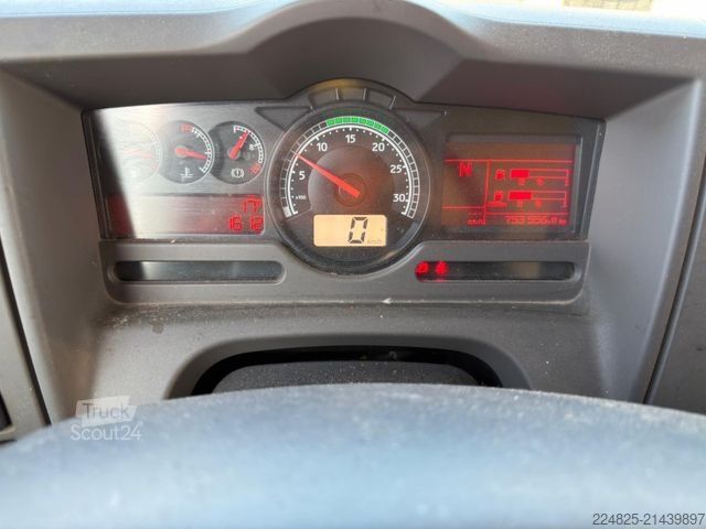 Box truck RENAULT MIDLUM KOFFERAUFBAU+LBW*2013*EURO5*