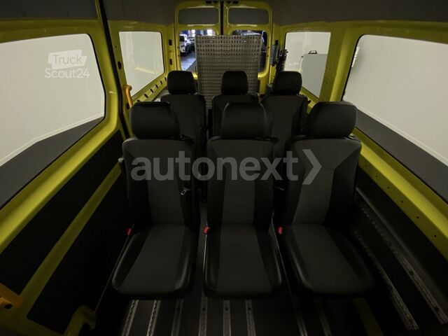 حافلة صغيرة VW Crafter 35 Aut. *Rollstuhl-Rampe* 8-Sitze (5449)