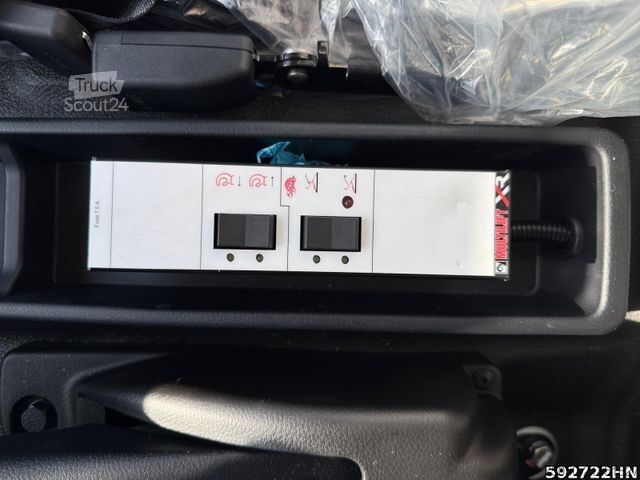 Tilpasset varebil FUSO Canter 7C18 HIAB-Abrollkipper Vfhrzg.