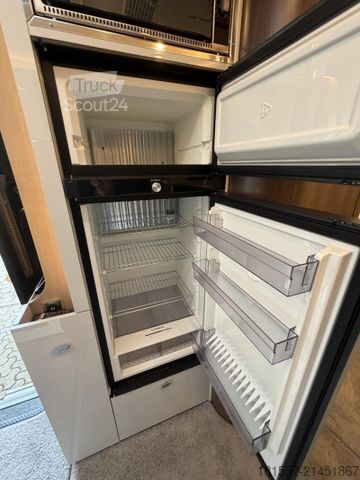 Camping-car intégral BÜRSTNER Elegance I 910 G 700 W Solar, 7000km, Hubstützen