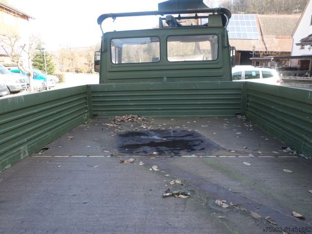 Camion plateau MERCEDES-BENZ Unimog MIL 2 To U 1300 L  aus Bw bestand