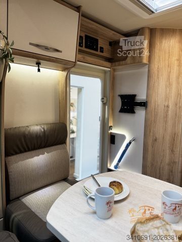 Half-integraal camper EURAMOBIL Profila T 695 EB Ausstellungsfahrzeug