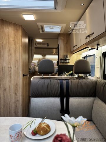 Half-integraal camper EURAMOBIL Profila T 695 EB Ausstellungsfahrzeug