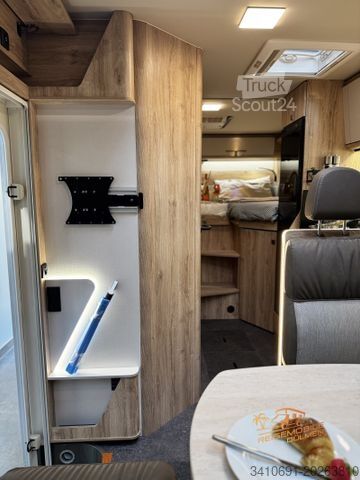 Half-integraal camper EURAMOBIL Profila T 695 EB Ausstellungsfahrzeug