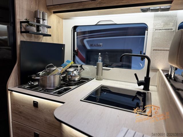Half-integraal camper EURAMOBIL Profila T 695 EB Ausstellungsfahrzeug