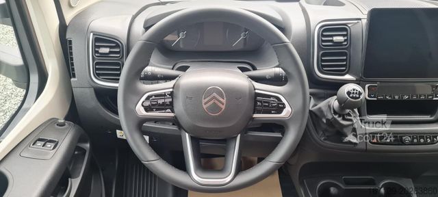 Autorulotă semi-integrată CARADO T 328 5 Sitz und Schlafplätze