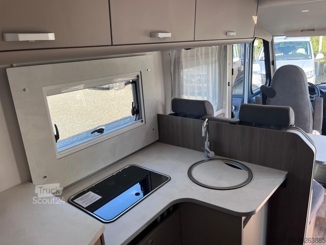 Autorulotă integrată CARADO I 338