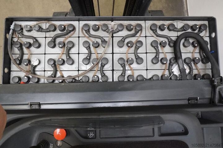 Chariot à mât rétractable Linde R 16 HD 1120