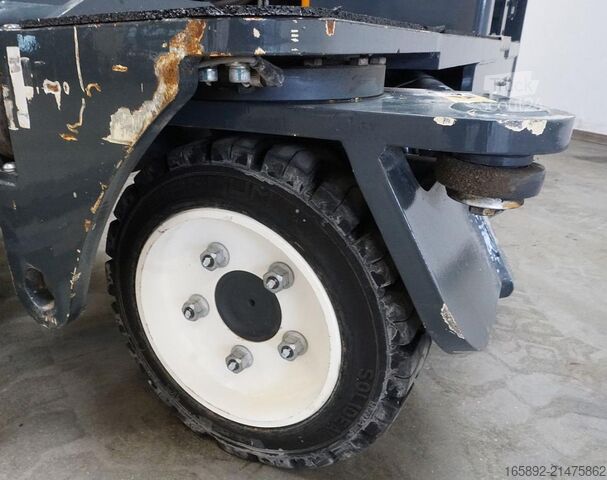 4-way forklift Combilift C3000