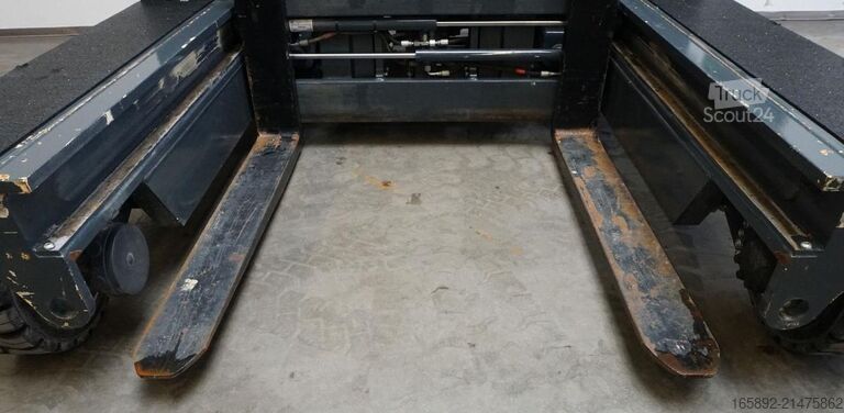 4-way forklift Combilift C3000