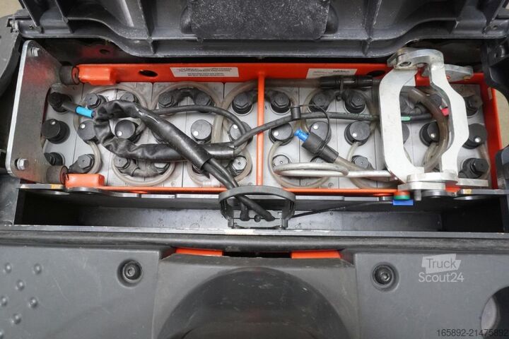 Transpalette électrique à conducteur porté debout Linde T 25 SP 131-08