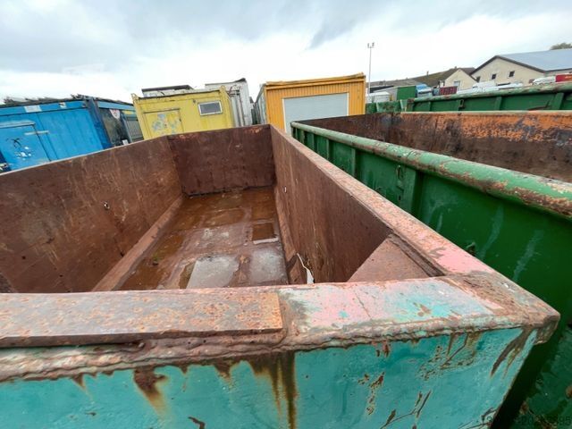Tovornjak s kavljem za kontejnerje  18cbm Behälter Mulde Abrollcontainer