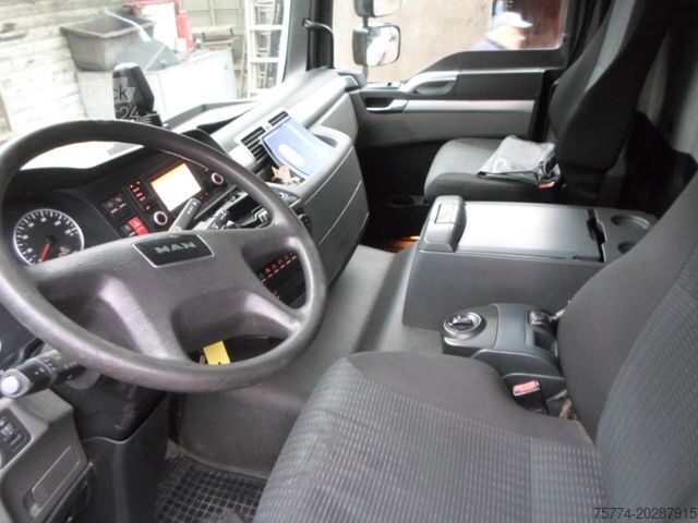 LKW mit Kofferaufbau MAN TGL  12.220 / Koffer/LBW 3000 KG