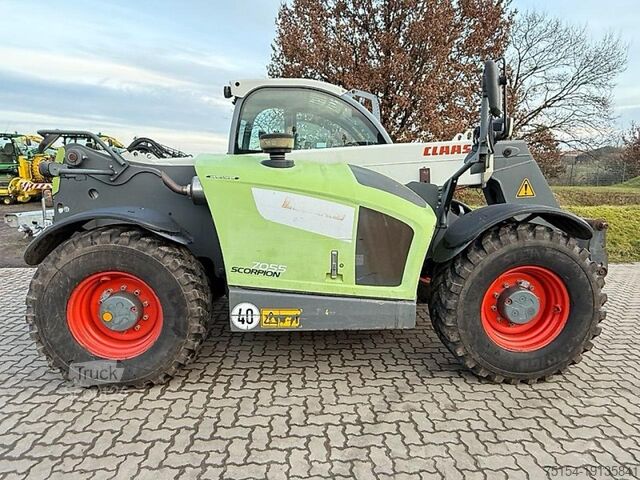 Teleskooppikuormaaja CLAAS Scorpion 7055