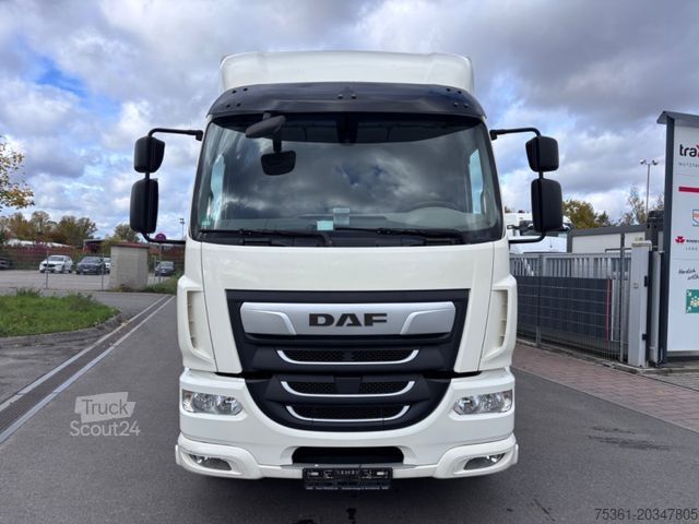 Vrachtwagen met bakwagen DAF LF 320 Sleeper Cab Koffer mit LBW Automatik AHK