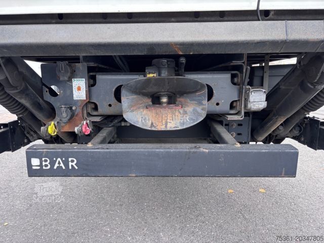 Vrachtwagen met bakwagen DAF LF 320 Sleeper Cab Koffer mit LBW Automatik AHK