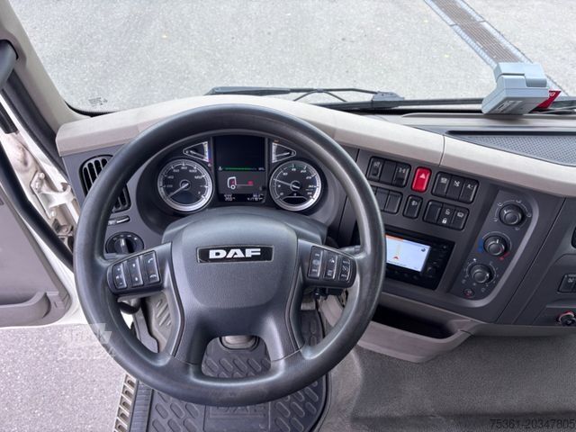 Vrachtwagen met bakwagen DAF LF 320 Sleeper Cab Koffer mit LBW Automatik AHK