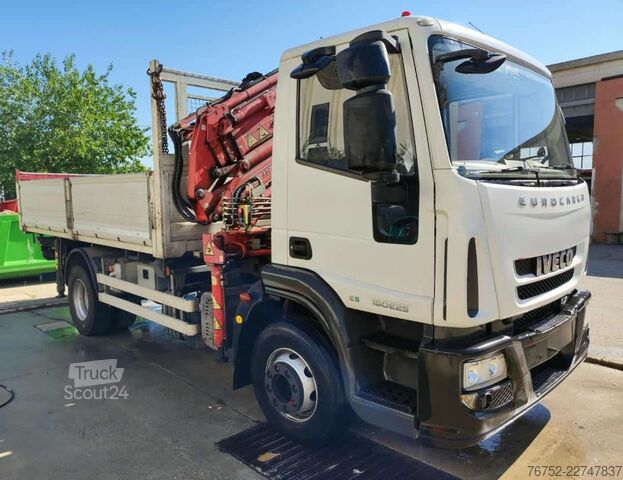 Grue montée sur camion Iveco Eurocargo 160E25