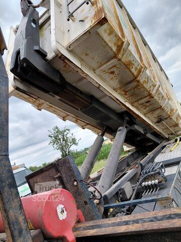 Hakowiec z żurawiem załadunkowym Atlas Renault Premium Lander 410.26