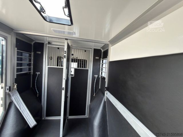 Viehtransporter RENAULT Master STX 5 Sitzer Haras ex. Lang Automatik