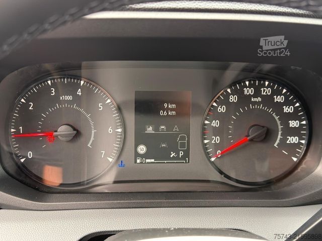 Viehtransporter RENAULT Master STX 5 Sitzer Haras ex. Lang Automatik