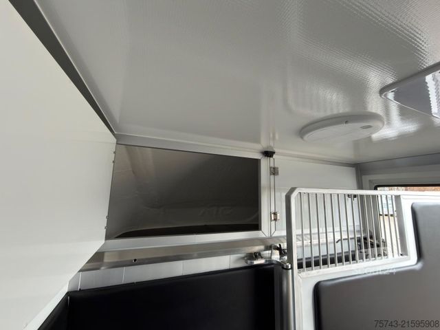 Livestock transporter MERCEDES-BENZ STX Sprinter  GG 4,100KG  Haras Hengste