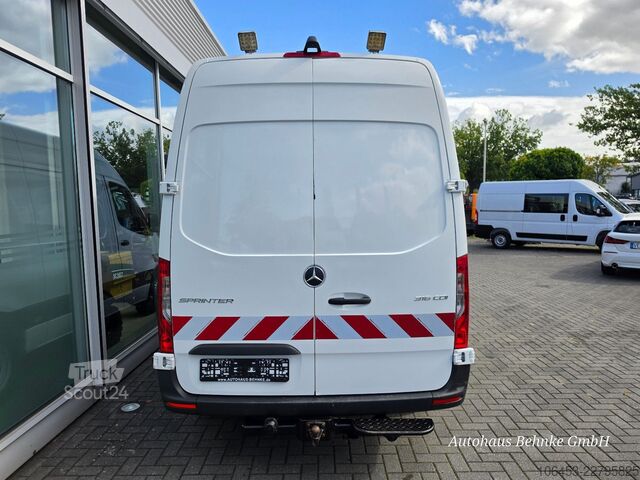 Furgon z wysokim dachem MERCEDES-BENZ Sprinter 316 CDI Kasten M-H / AC/CAM/NAVI/Regale
