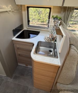 Alcove camper Ahorn Camp Canada AE