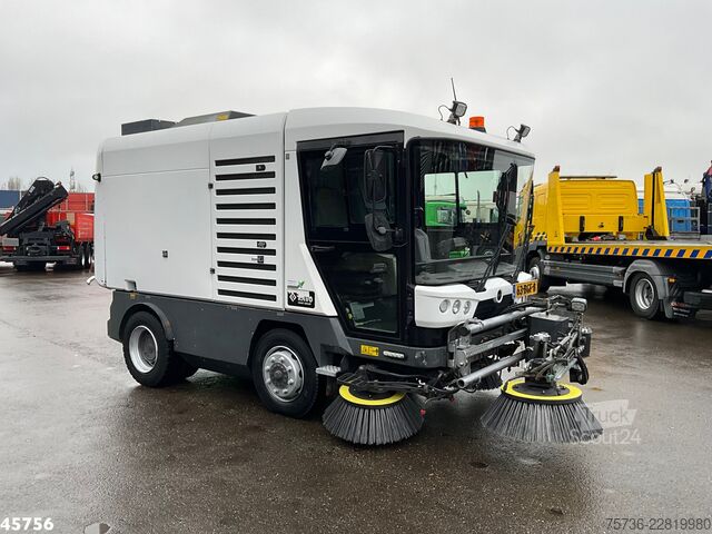 Kehrmaschine Ravo 580 with 3-rd brush