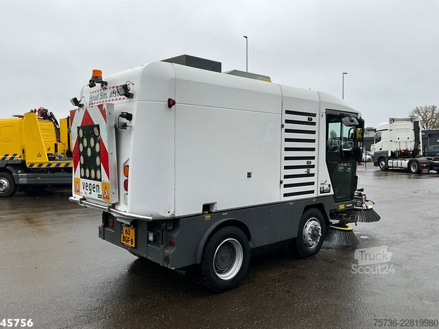 Kehrmaschine Ravo 580 with 3-rd brush
