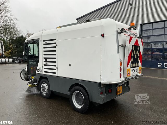 Kehrmaschine Ravo 580 with 3-rd brush