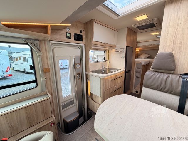 Integrated camper EURAMOBIL Integra Line I 655 EB *Einzelbetten-Hubbett*