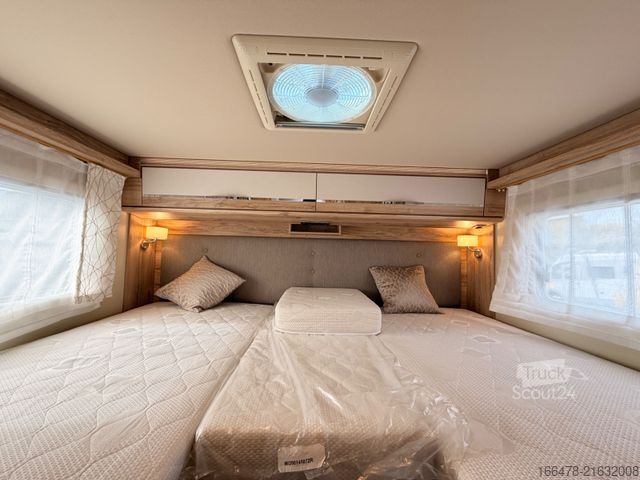 Integrated camper EURAMOBIL Integra Line I 655 EB *Einzelbetten-Hubbett*